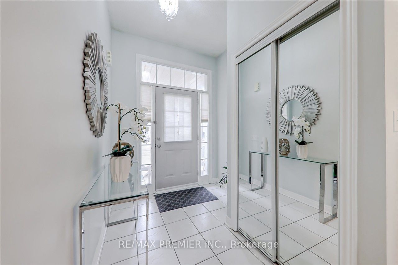 926 Ledbury Cres