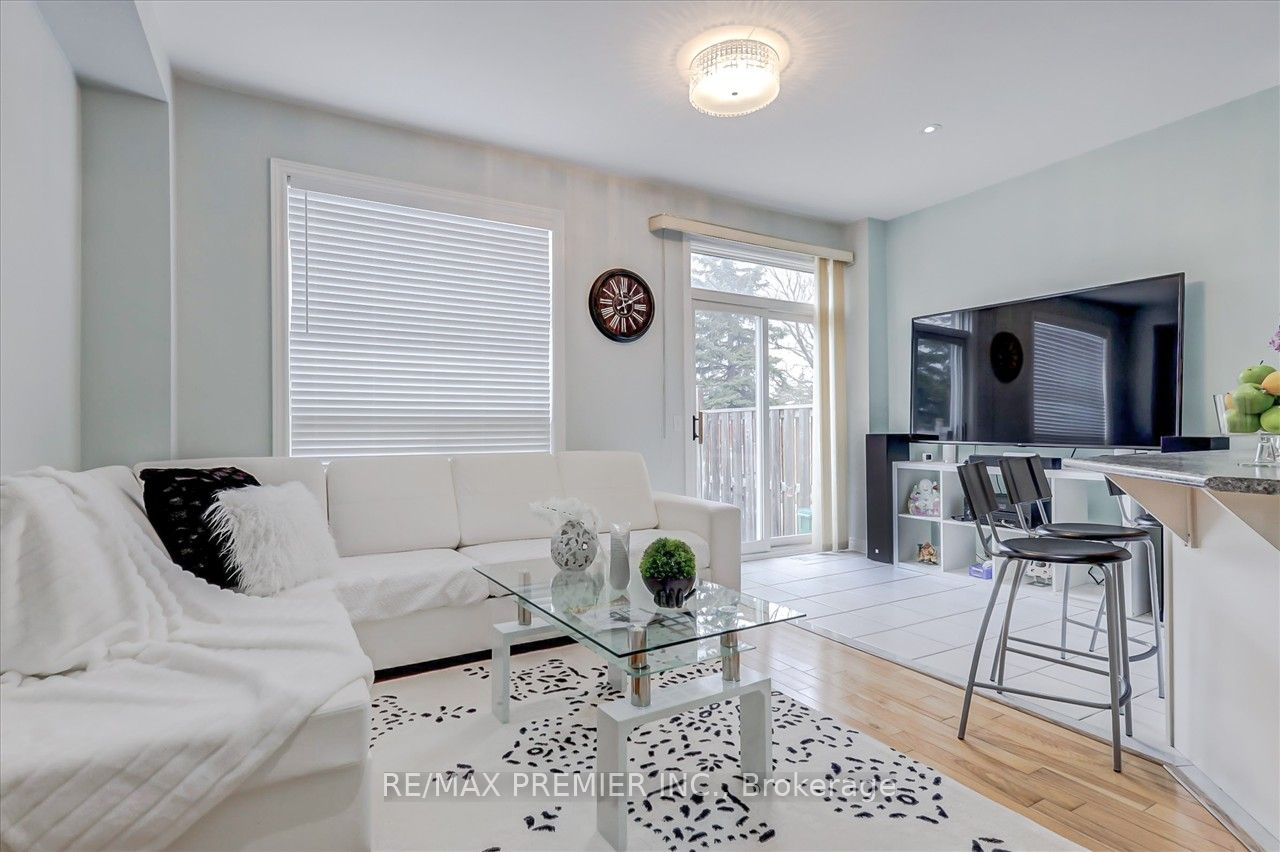 926 Ledbury Cres