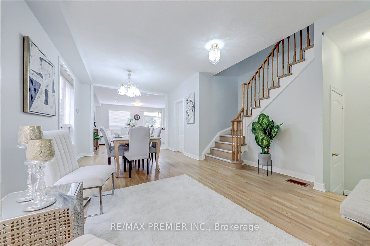 926 Ledbury Cres