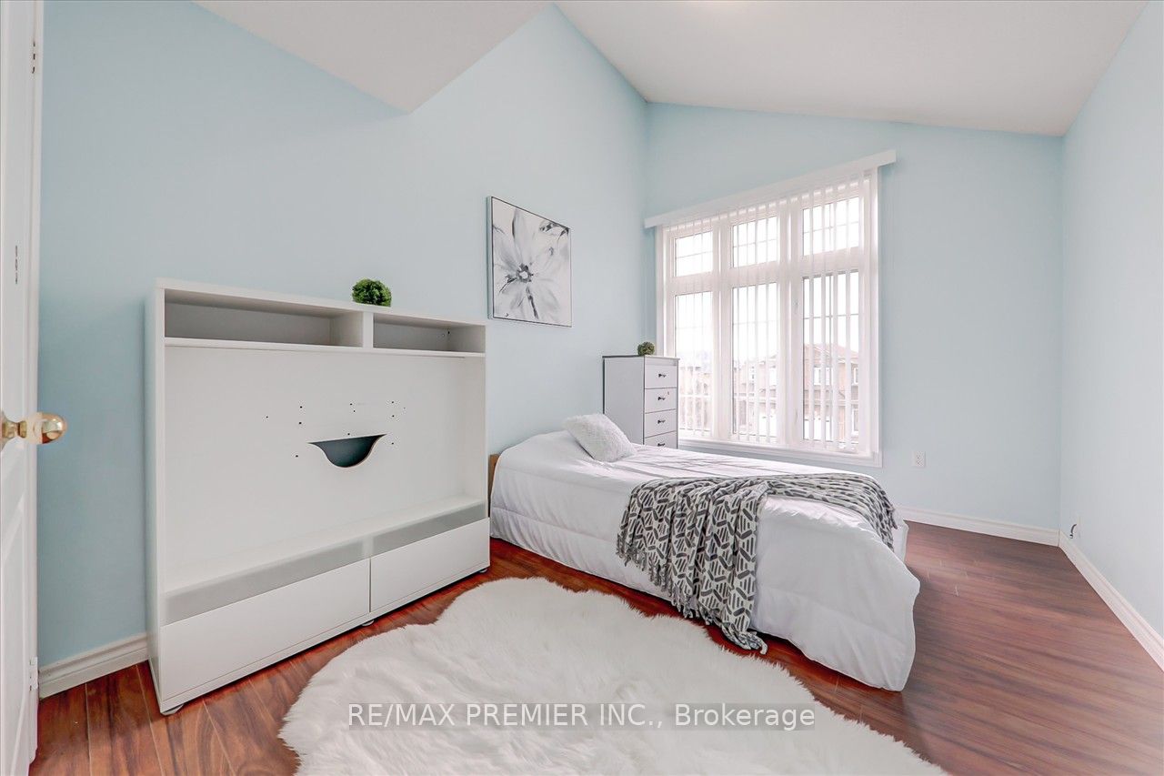 926 Ledbury Cres
