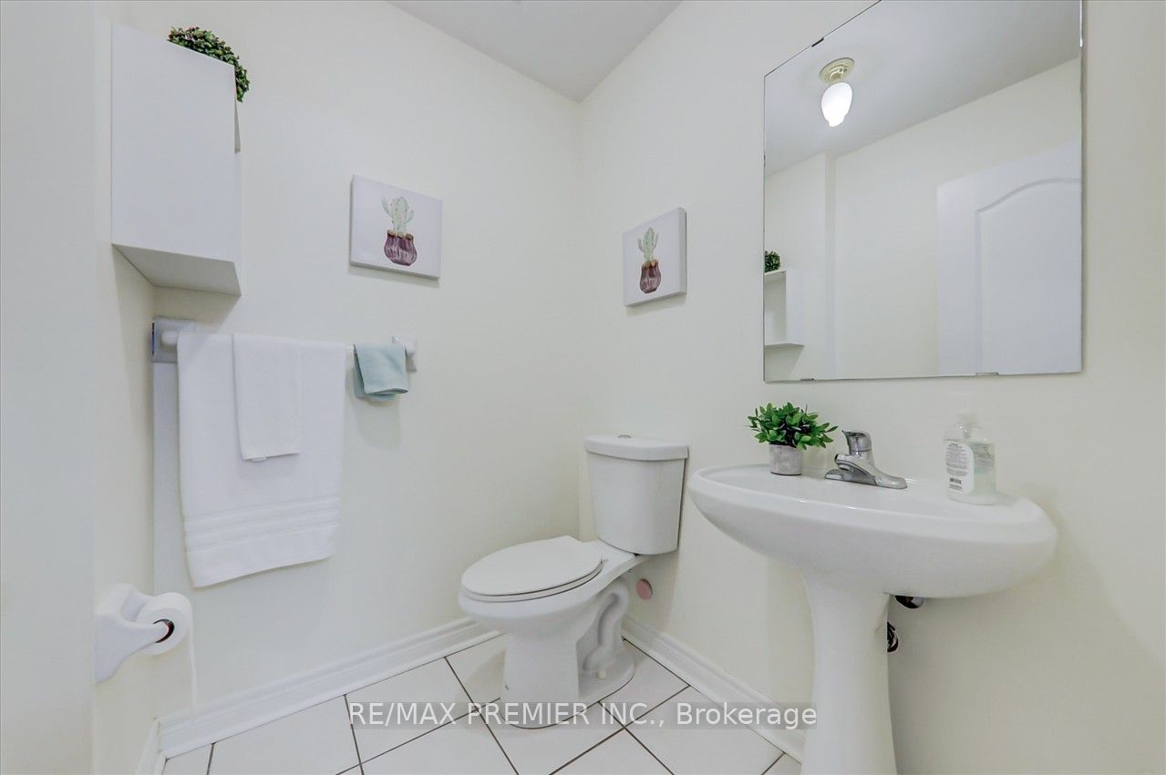 926 Ledbury Cres