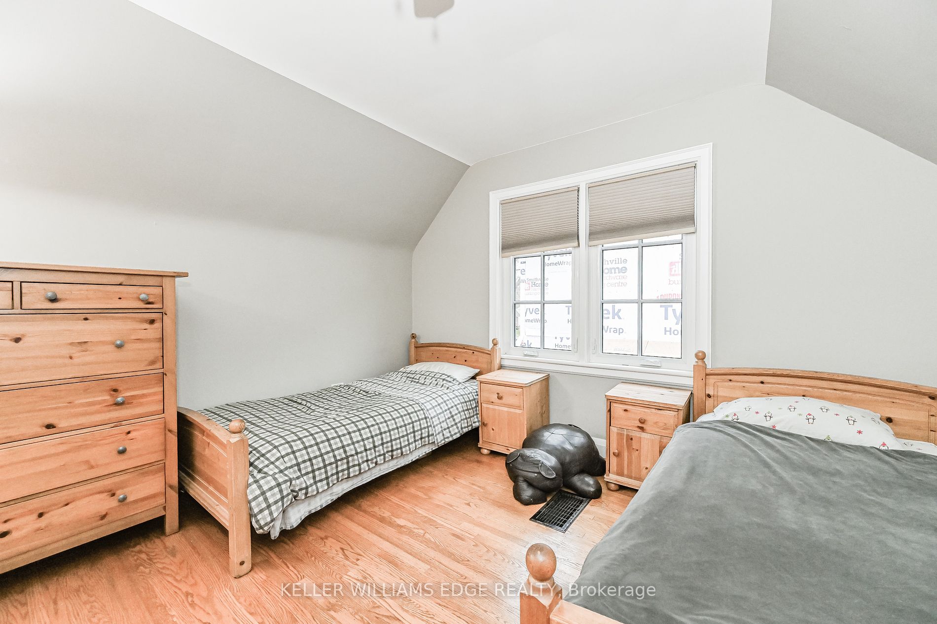 978 North Shore Boulevard W