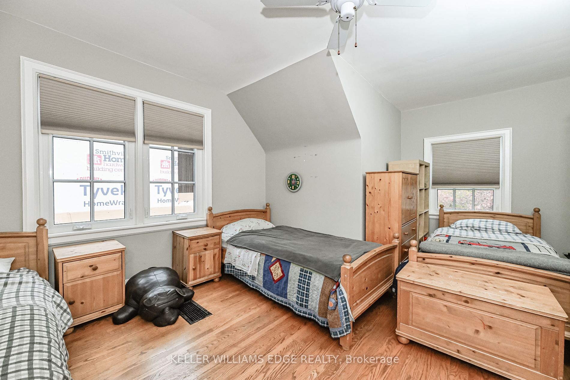 978 North Shore Boulevard W