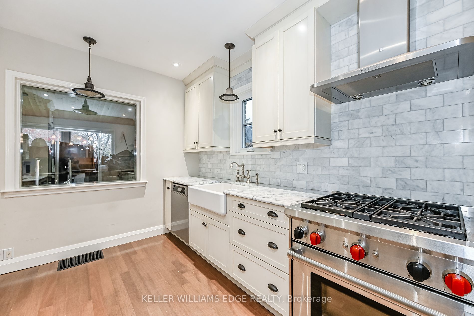 978 North Shore Boulevard W