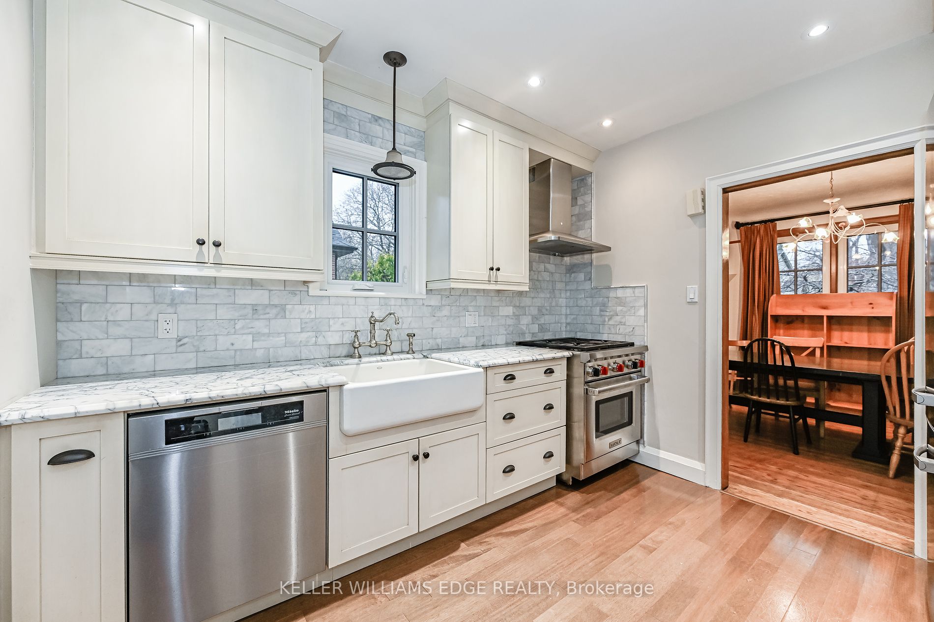 978 North Shore Boulevard W