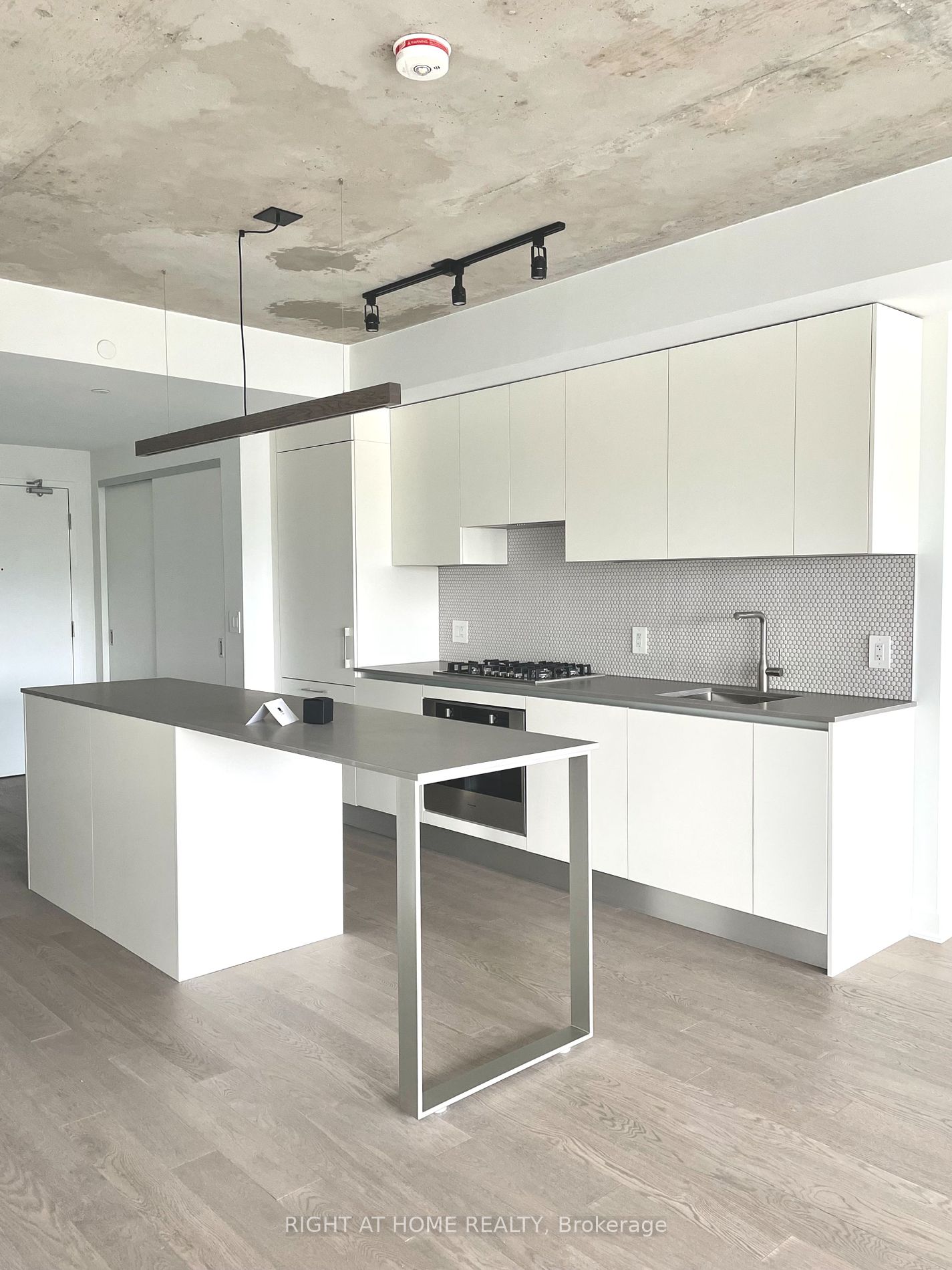 2720 Dundas Street W #603
