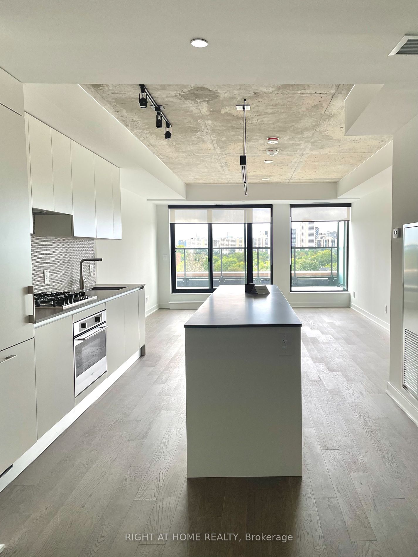 2720 Dundas Street W #603