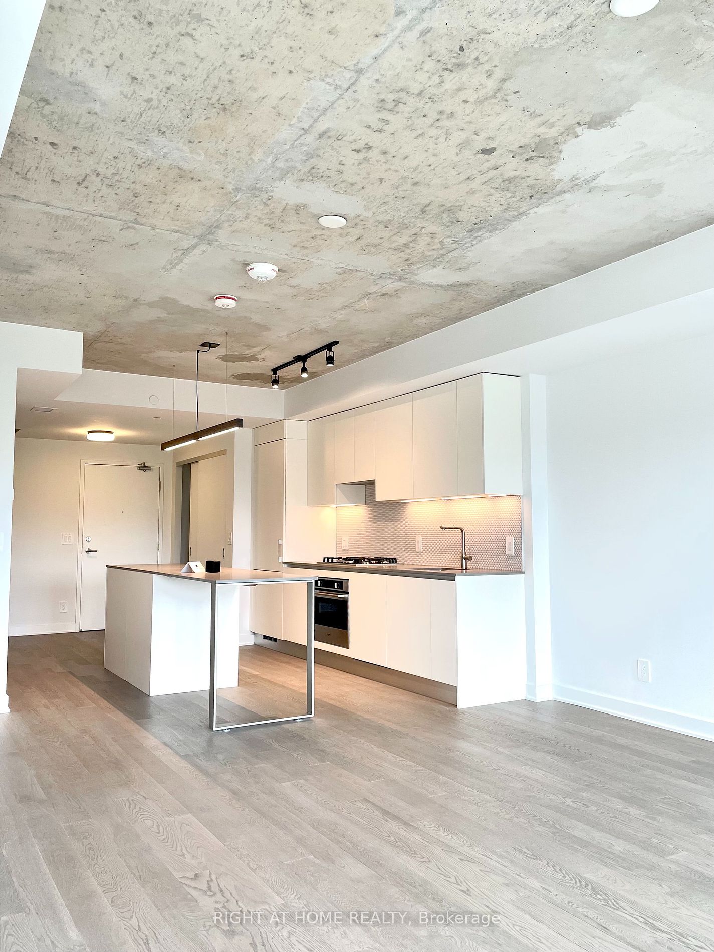 2720 Dundas Street W #603