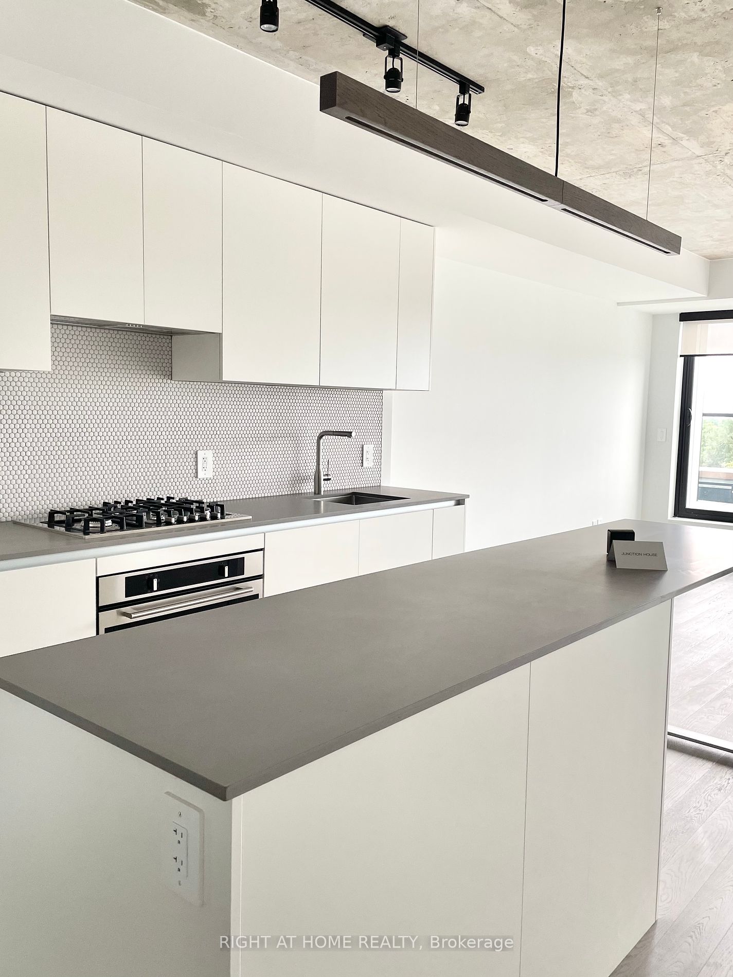 2720 Dundas Street W #603
