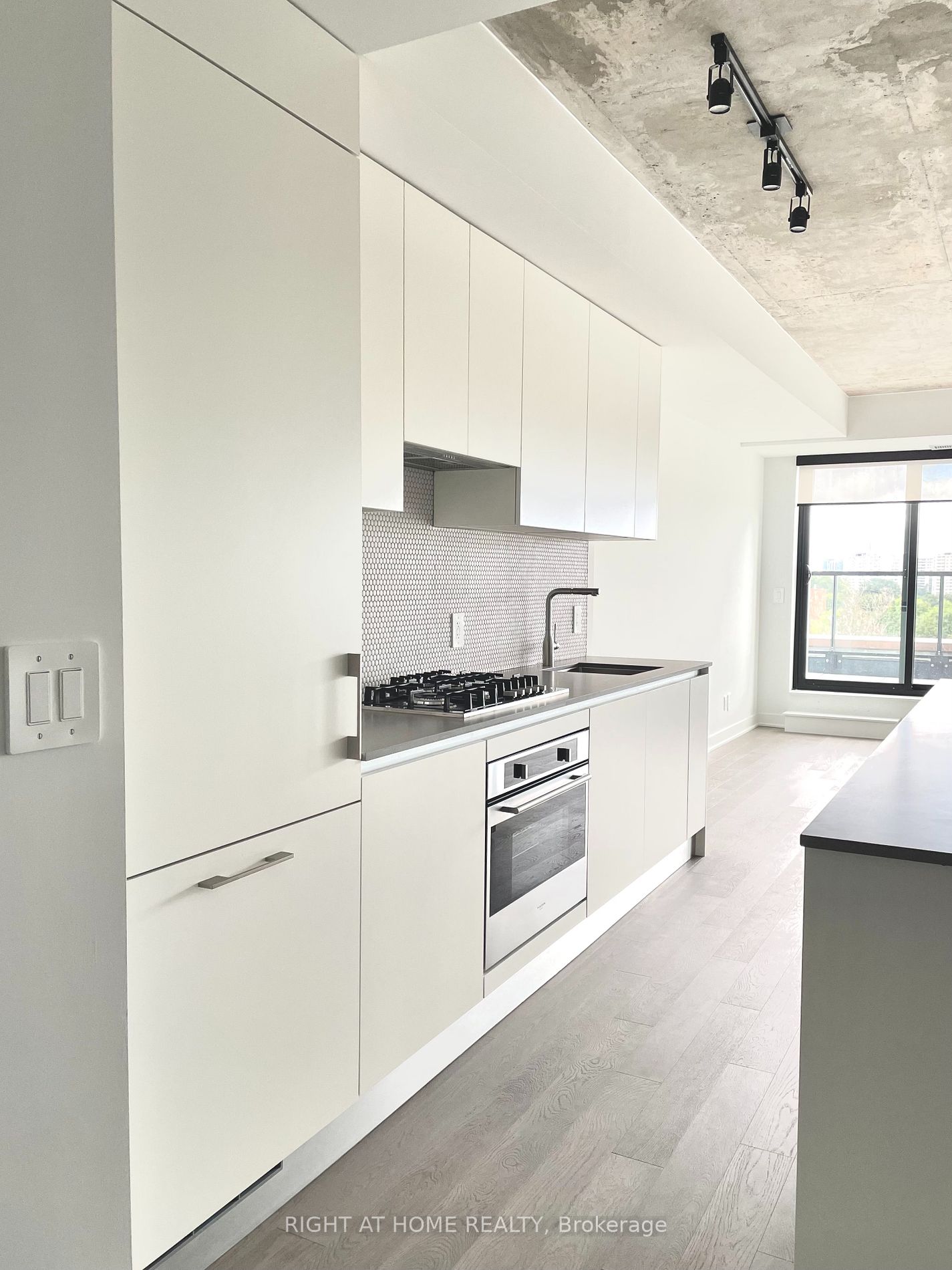 2720 Dundas Street W #603