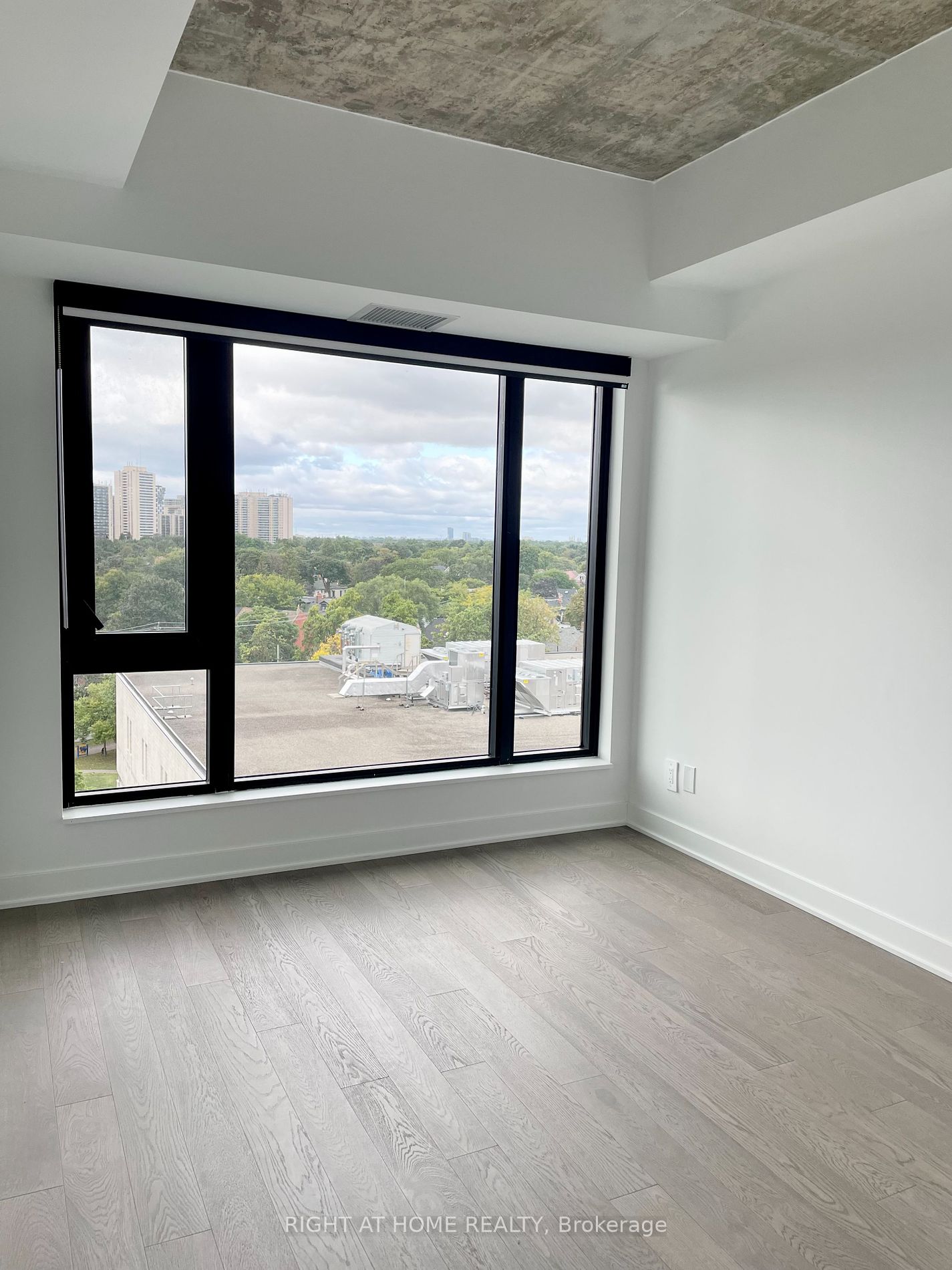 2720 Dundas Street W #603