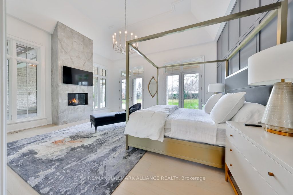2280 Doulton Dr