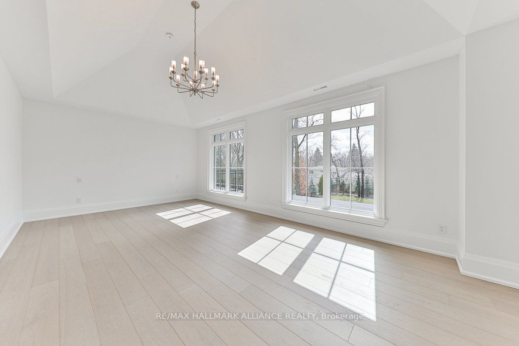 2280 Doulton Dr