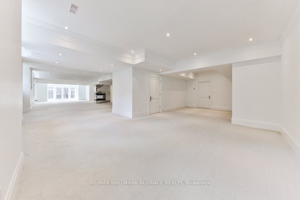 2280 Doulton Dr