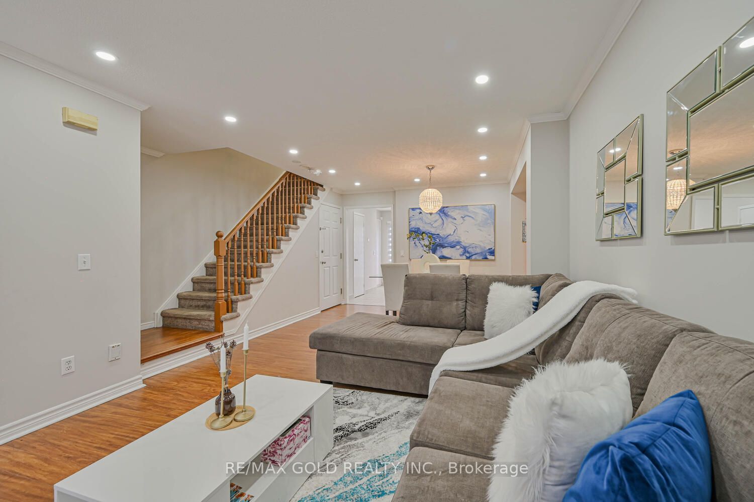 24 Softneedle Ave