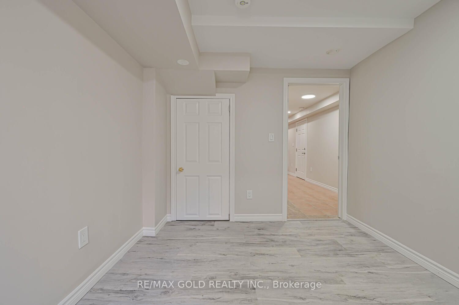 24 Softneedle Ave