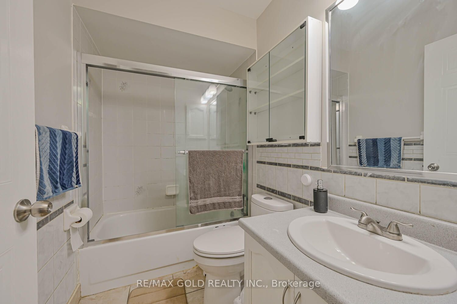 24 Softneedle Ave