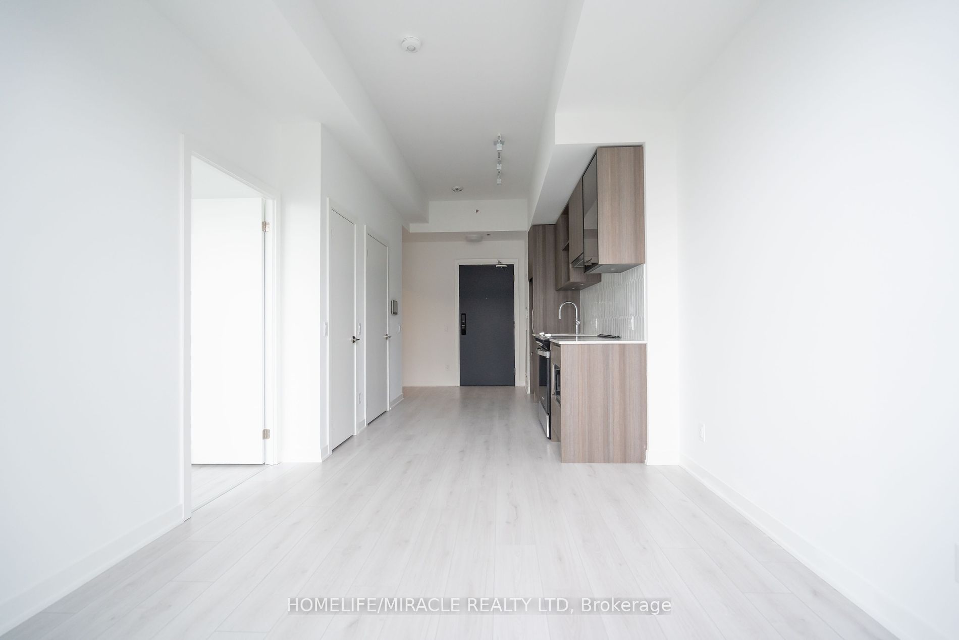 405 Dundas Street W, #LPH12