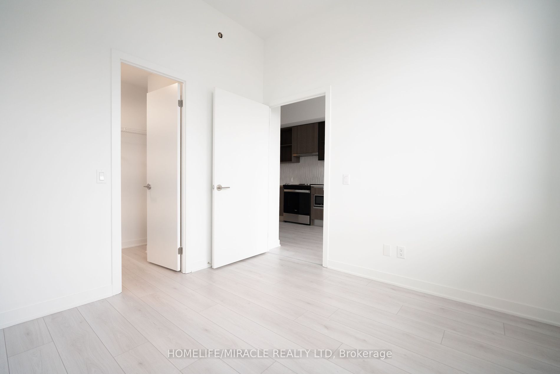 405 Dundas Street W, #LPH12