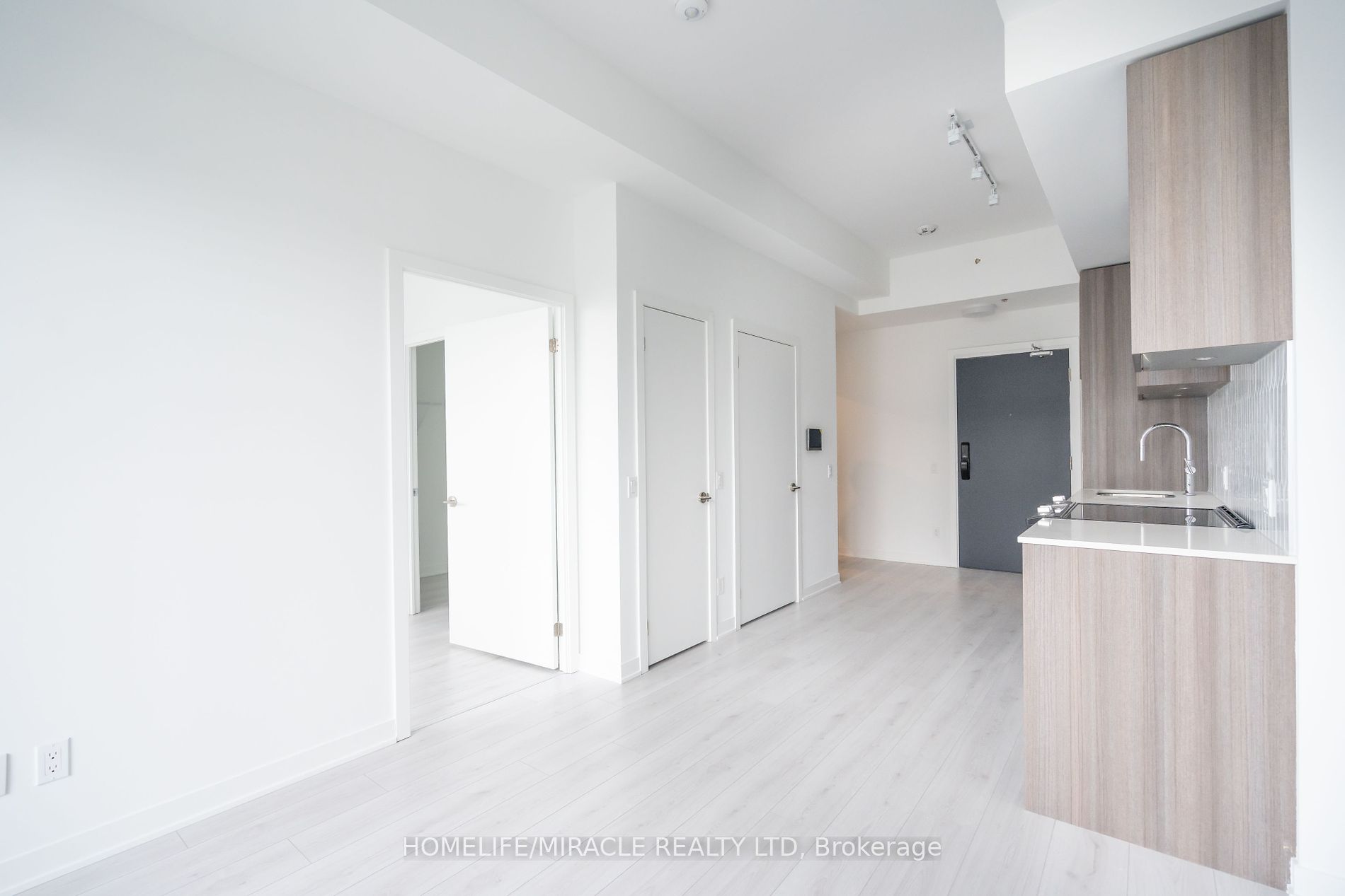 405 Dundas Street W, #LPH12