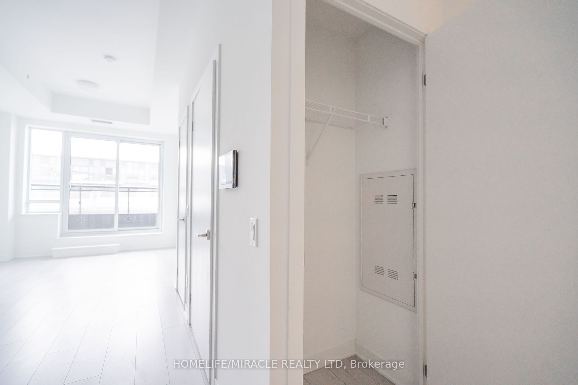 405 Dundas Street W, #LPH12
