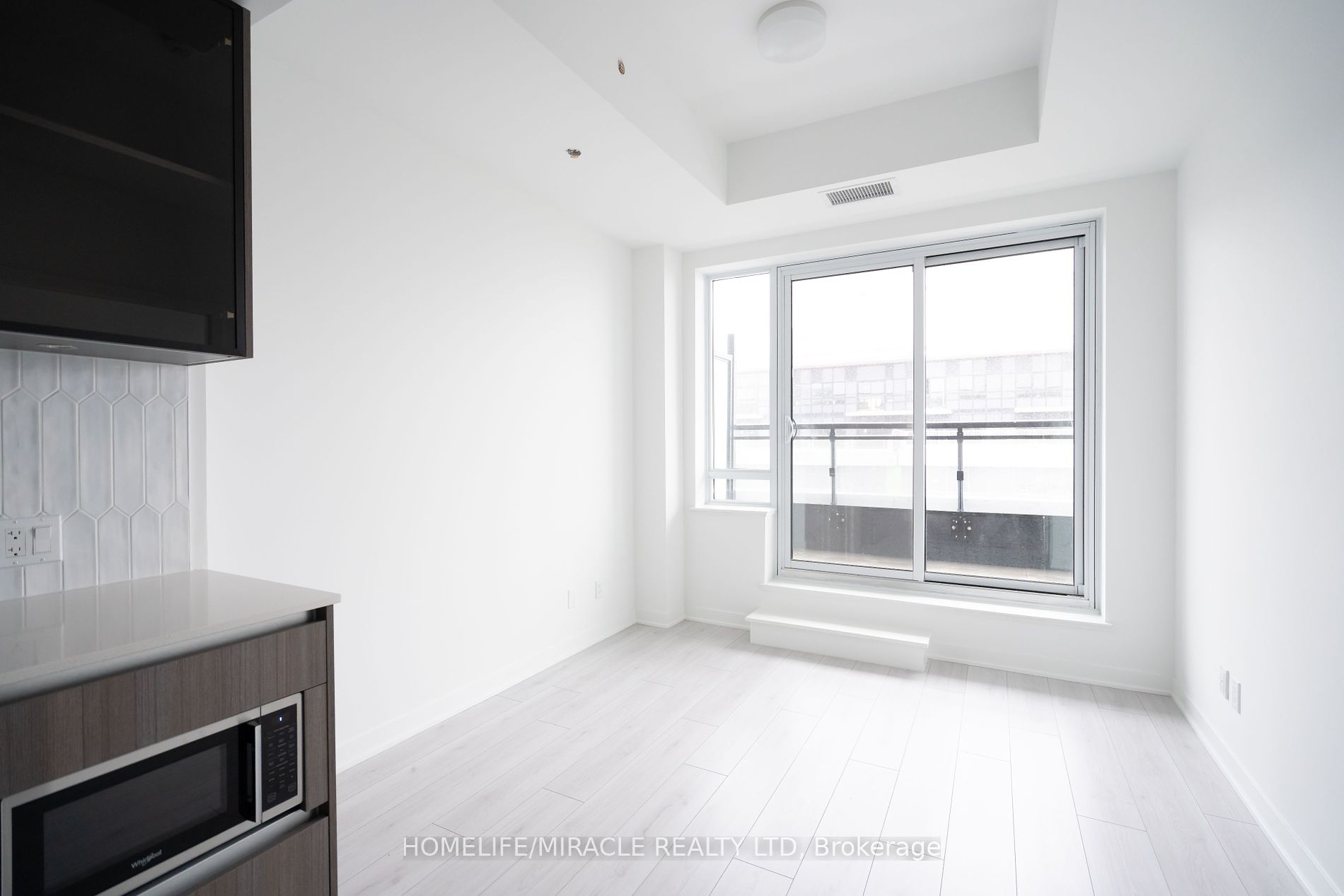 405 Dundas Street W, #LPH12
