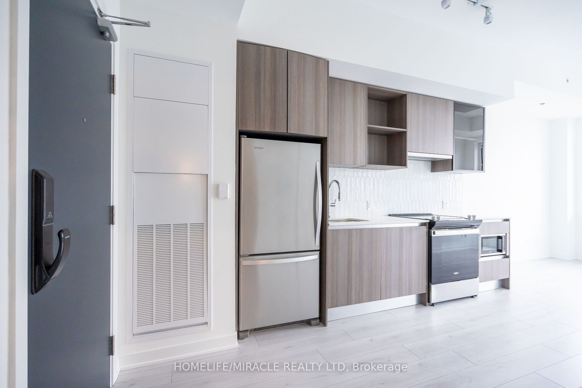 405 Dundas Street W, #LPH12