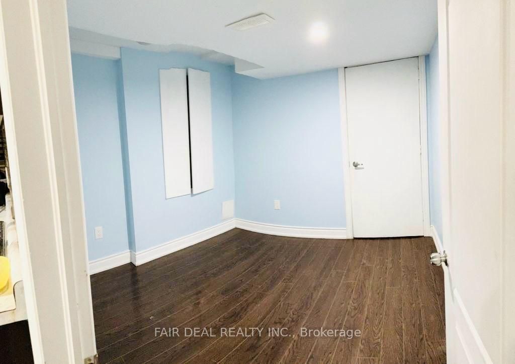 30 Rodwell Crt