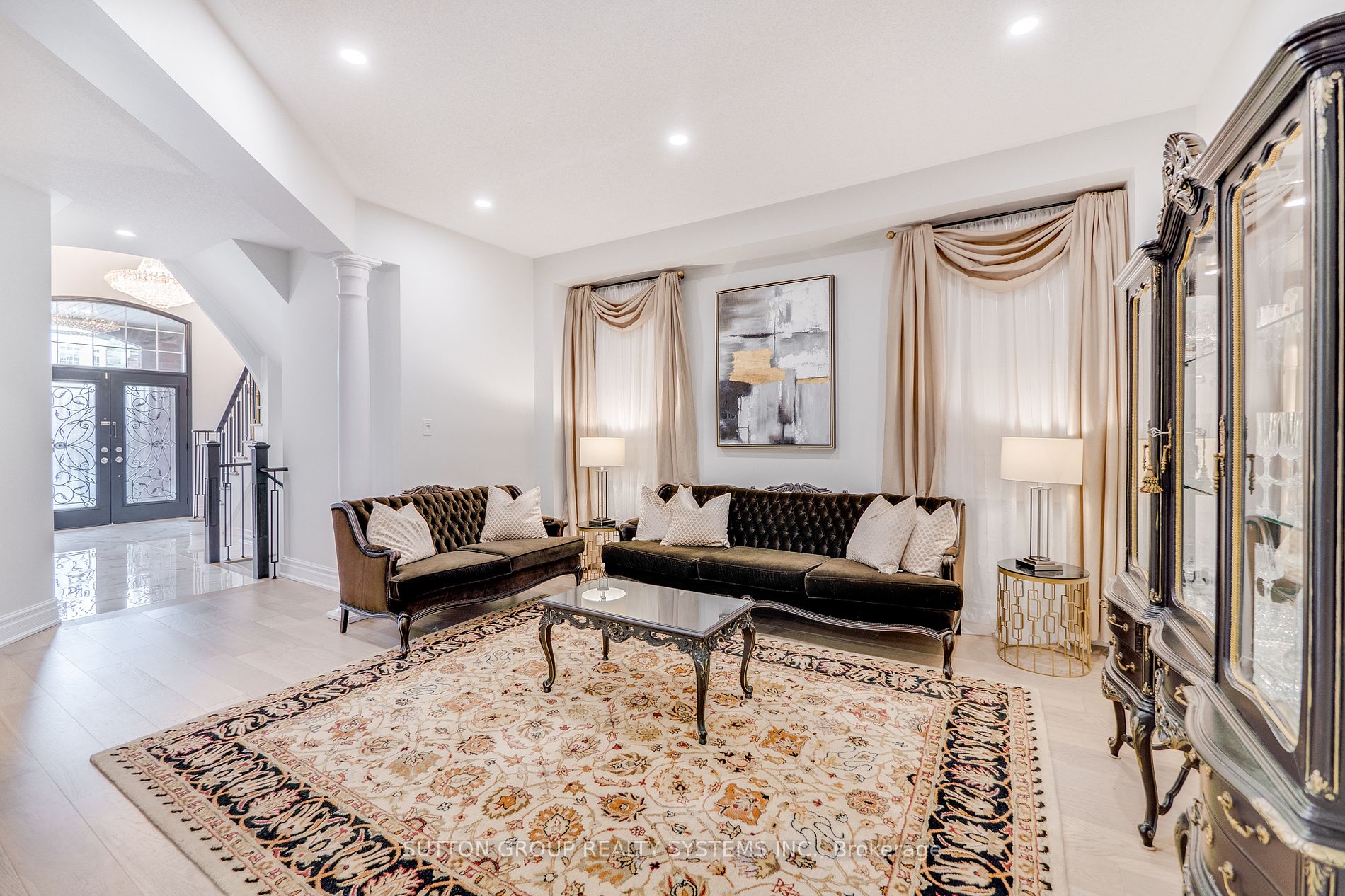 889 Stoutt Cres