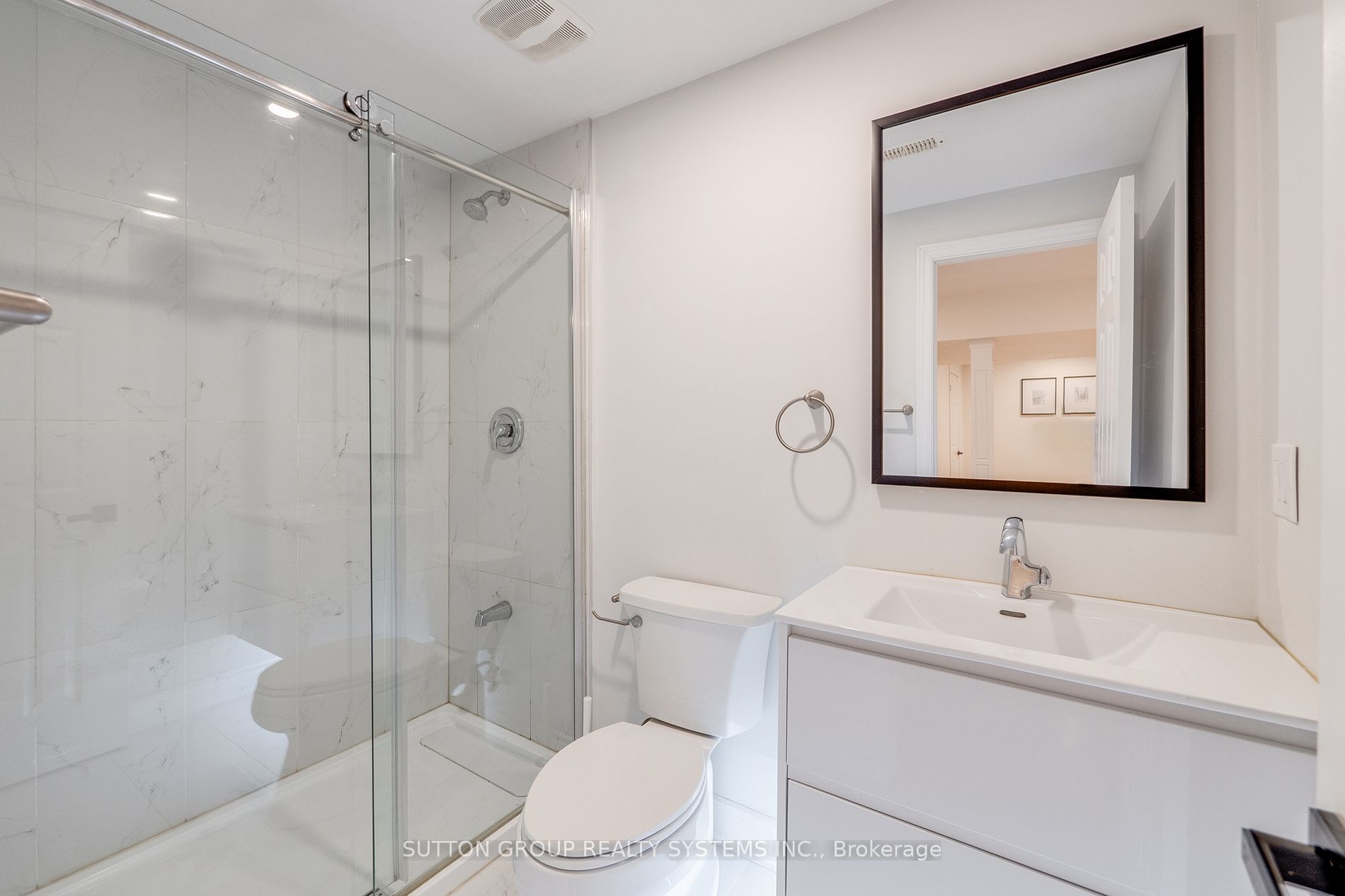 889 Stoutt Cres