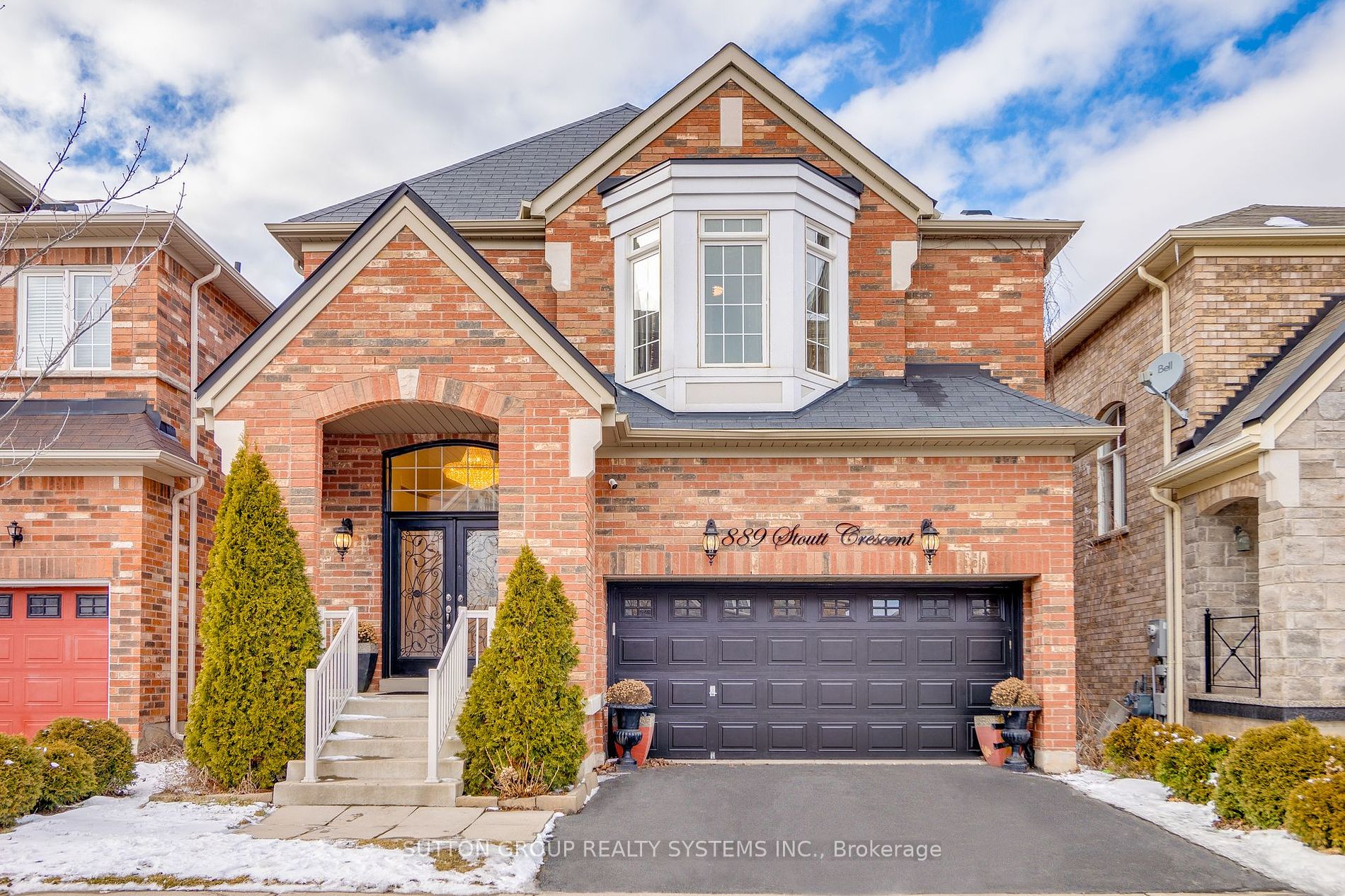 889 Stoutt Cres