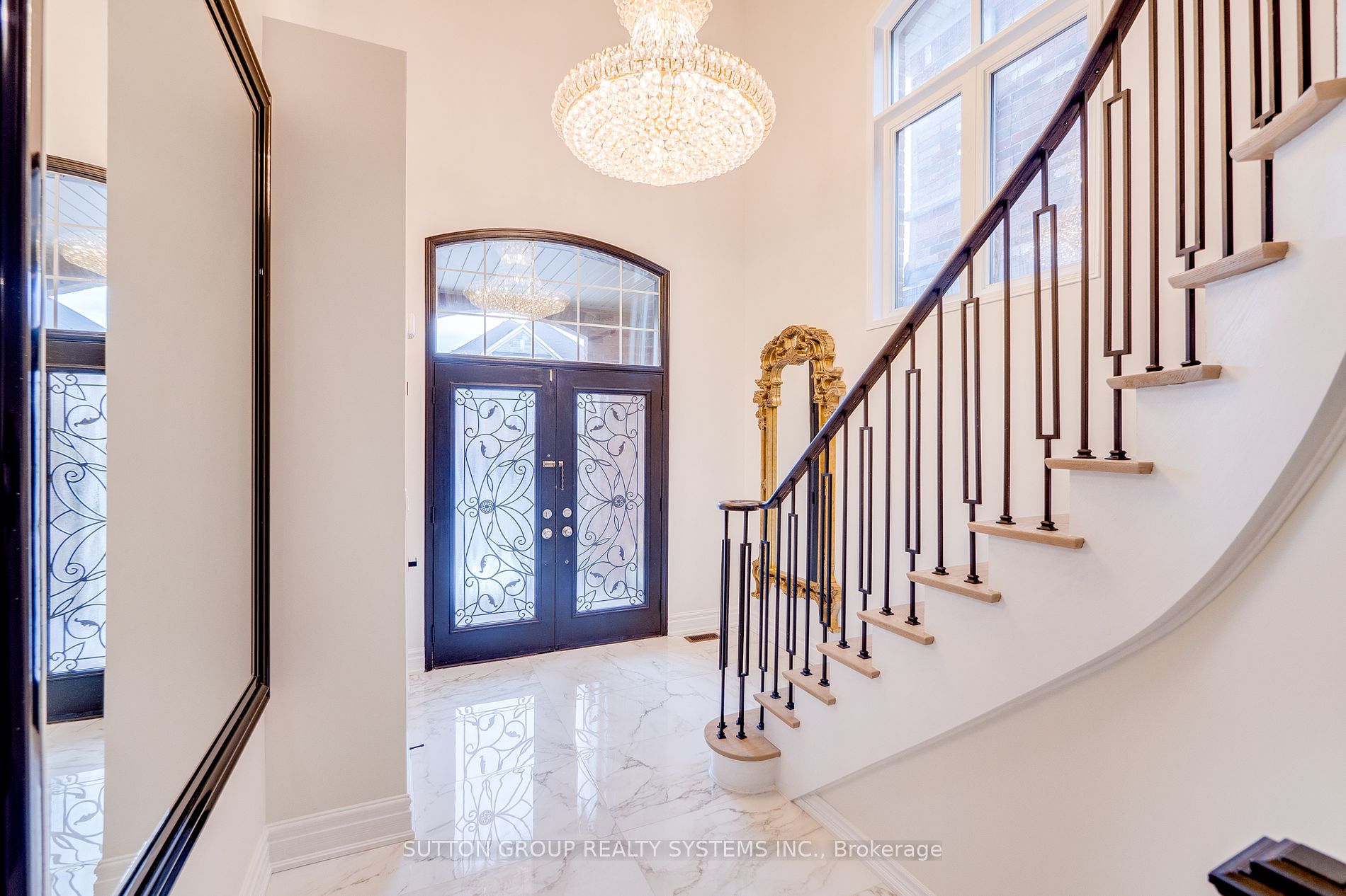 889 Stoutt Cres