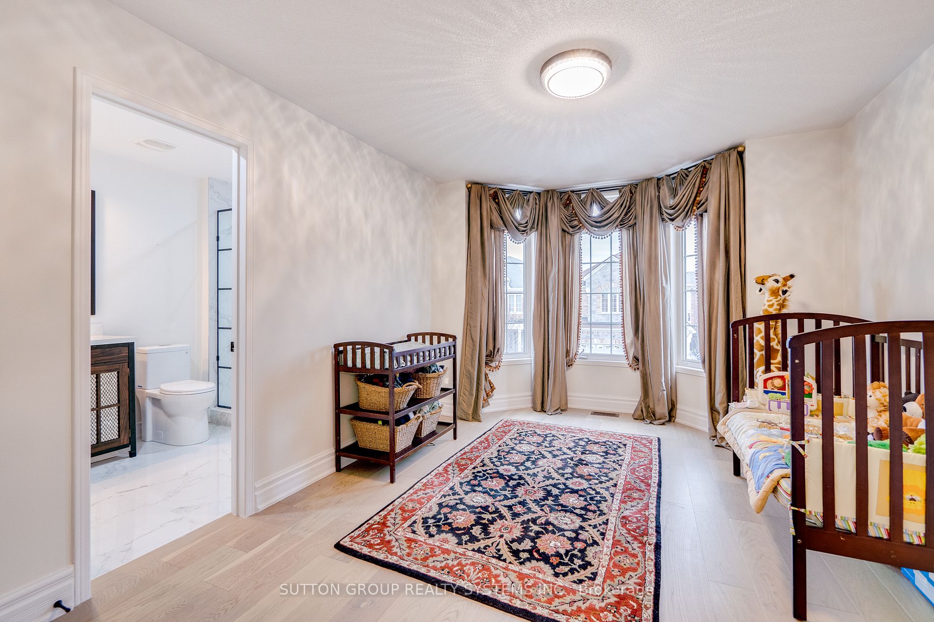 889 Stoutt Cres