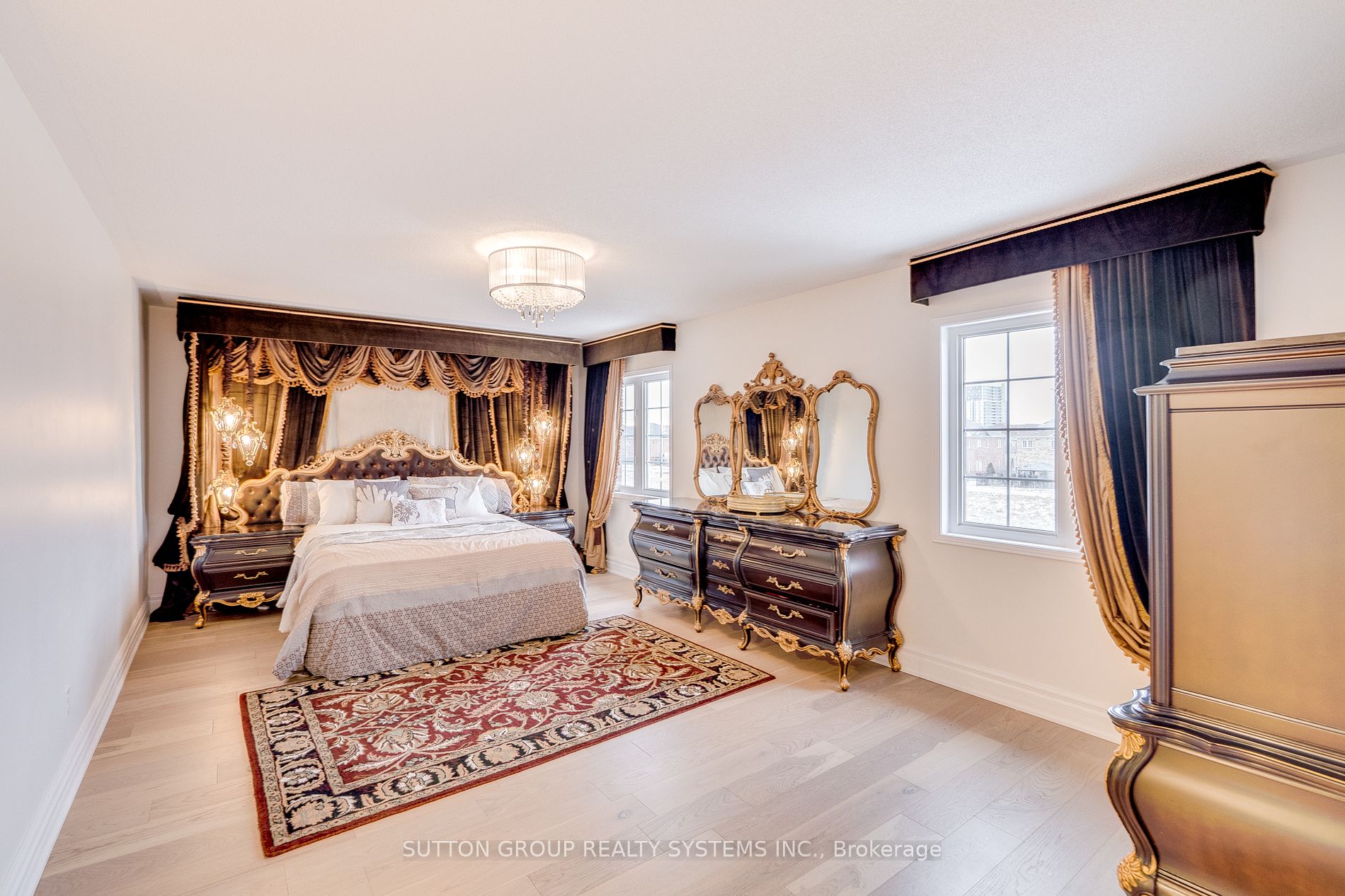 889 Stoutt Cres