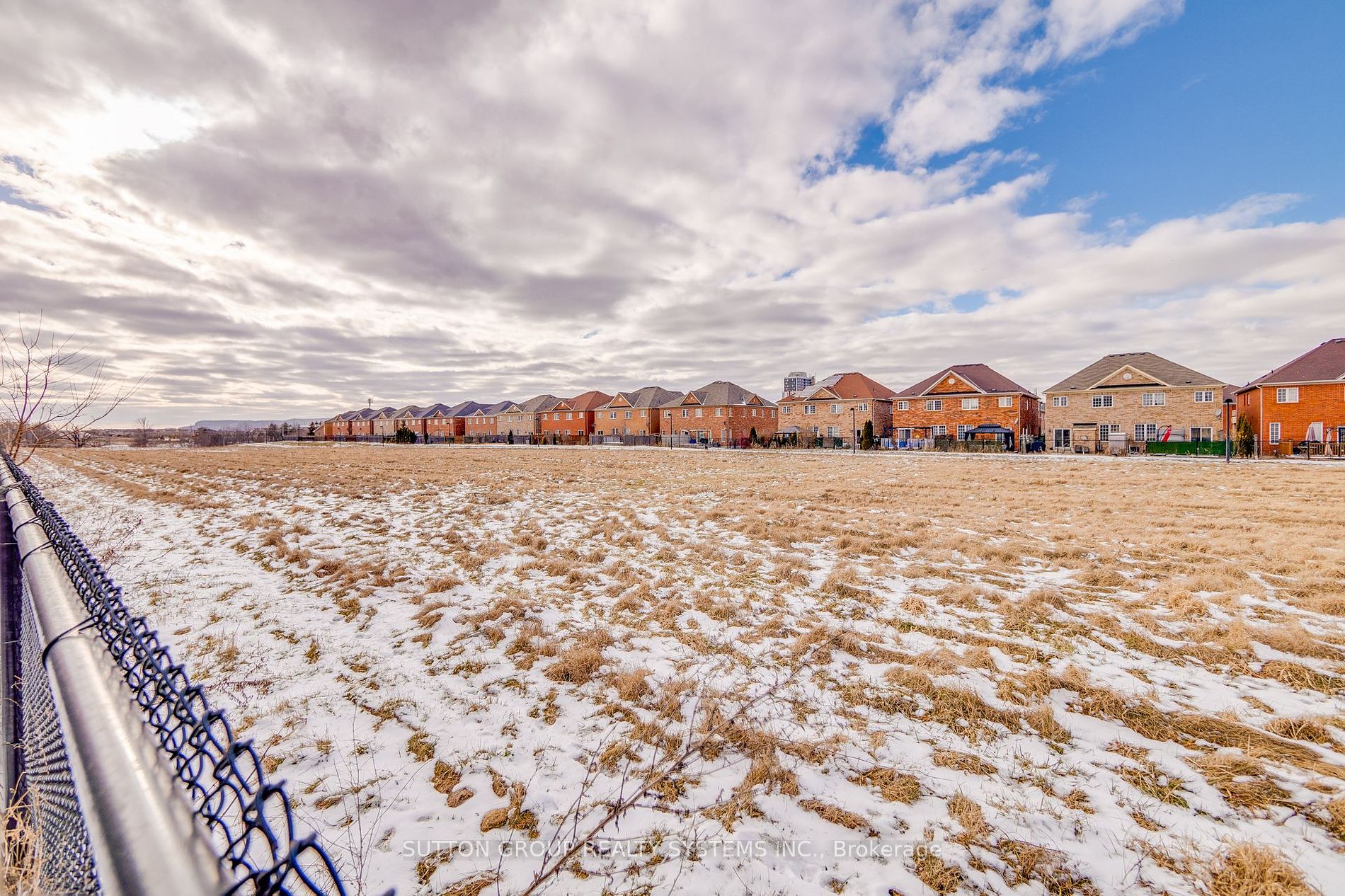 889 Stoutt Cres