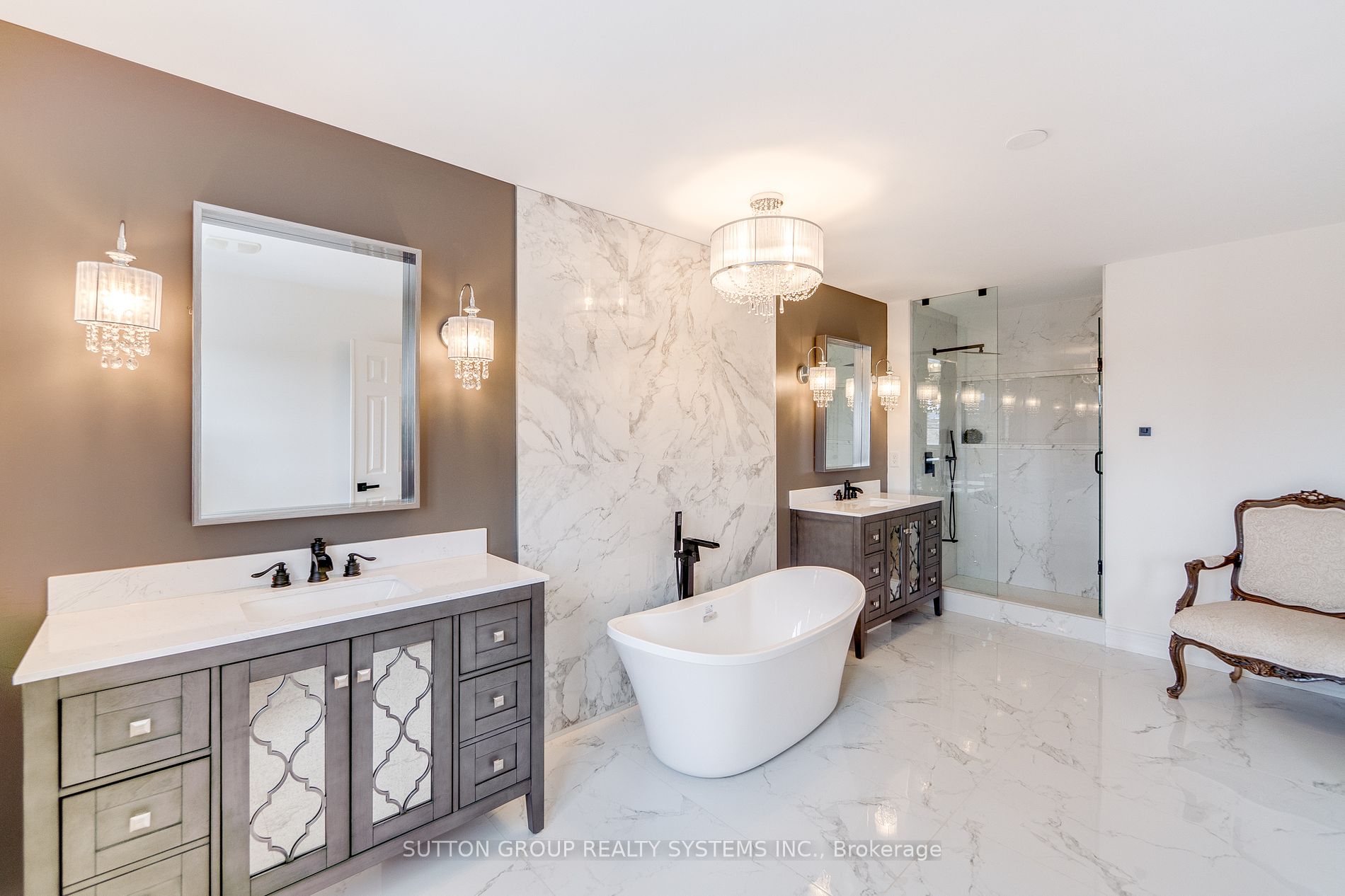 889 Stoutt Cres