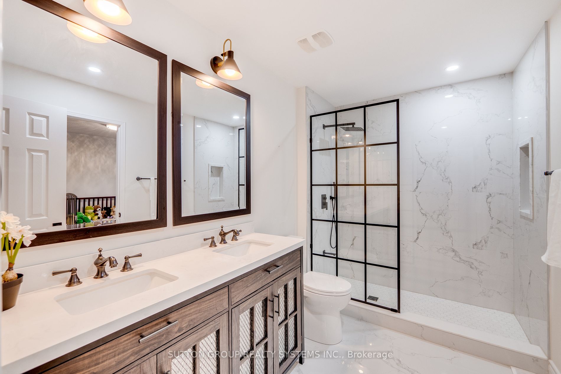 889 Stoutt Cres