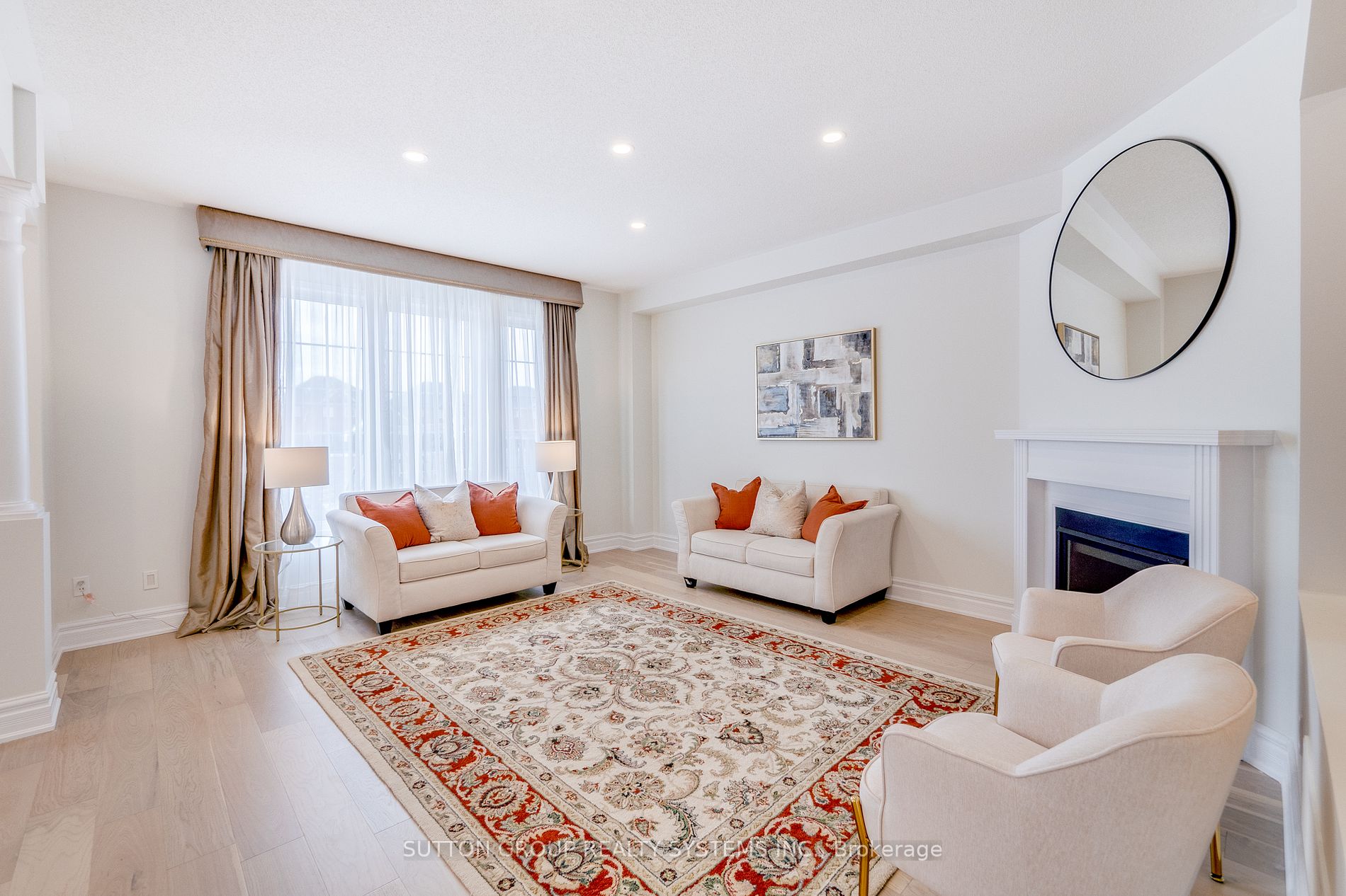 889 Stoutt Cres