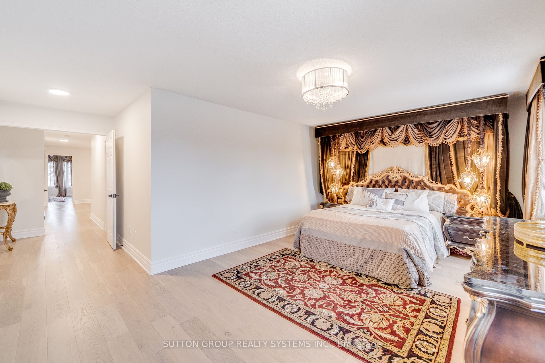889 Stoutt Cres