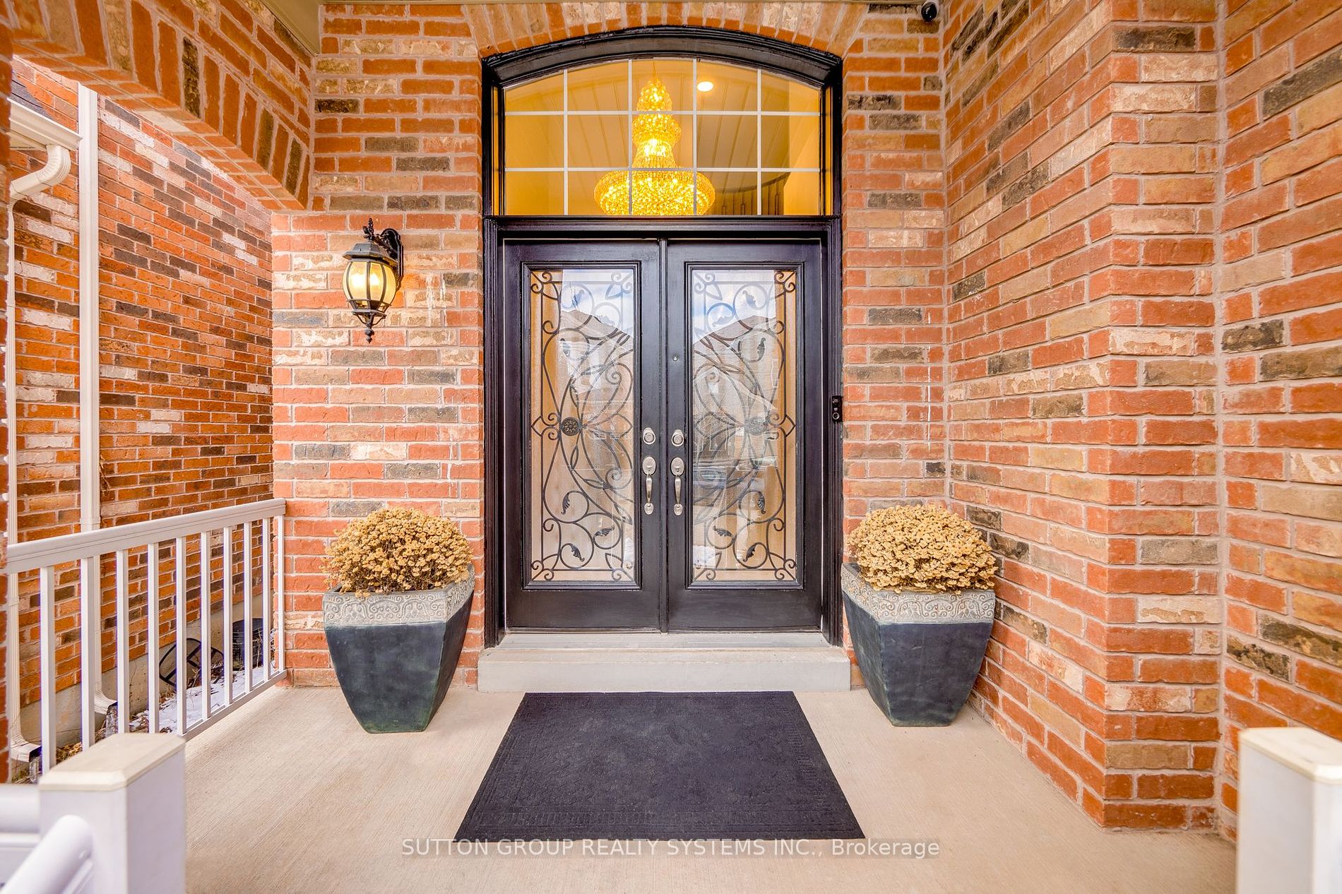 889 Stoutt Cres