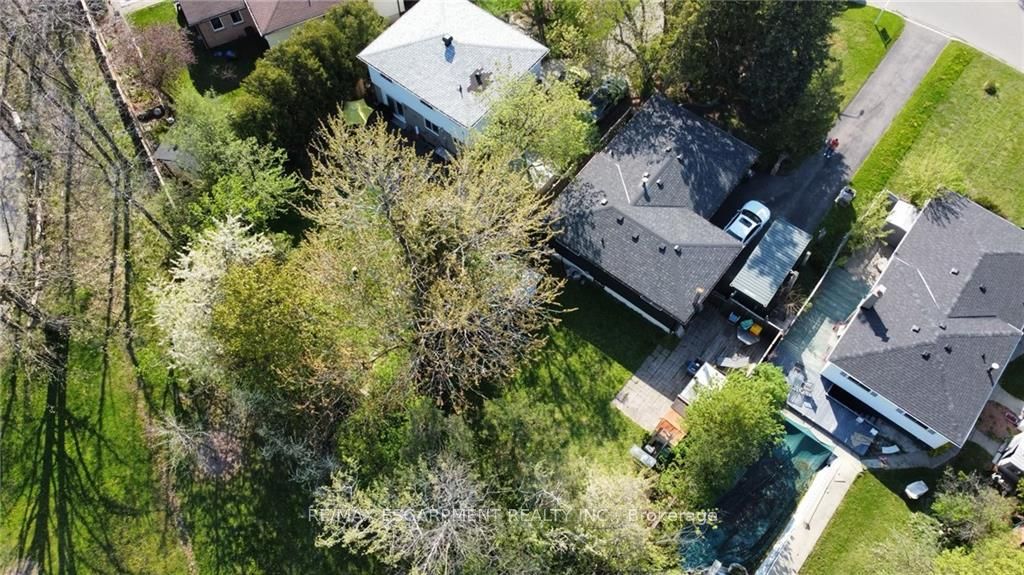 44 Deloraine Dr