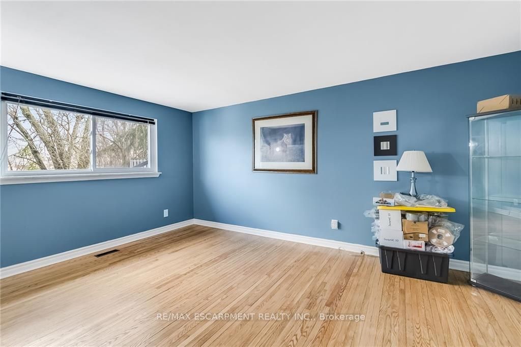 44 Deloraine Dr