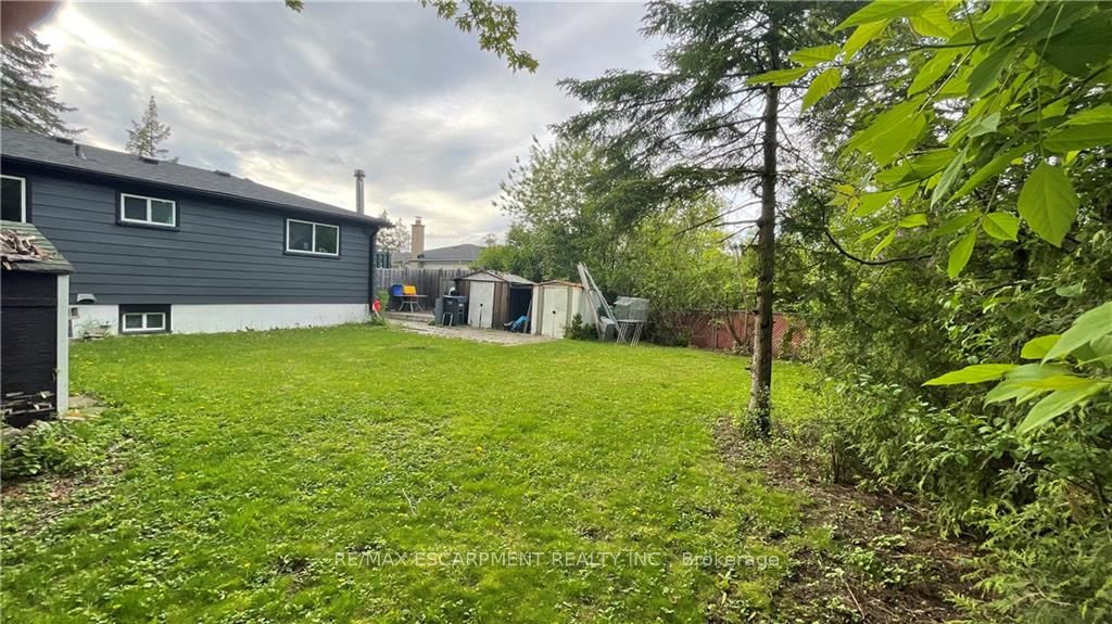 44 Deloraine Dr