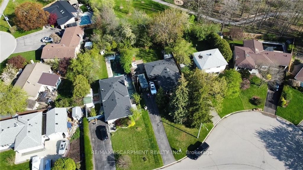 44 Deloraine Dr