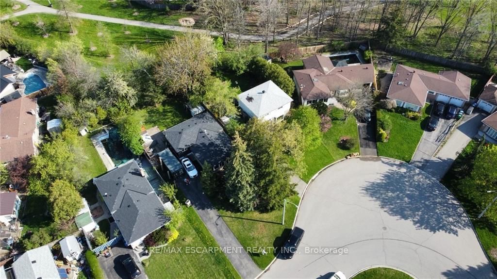 44 Deloraine Dr