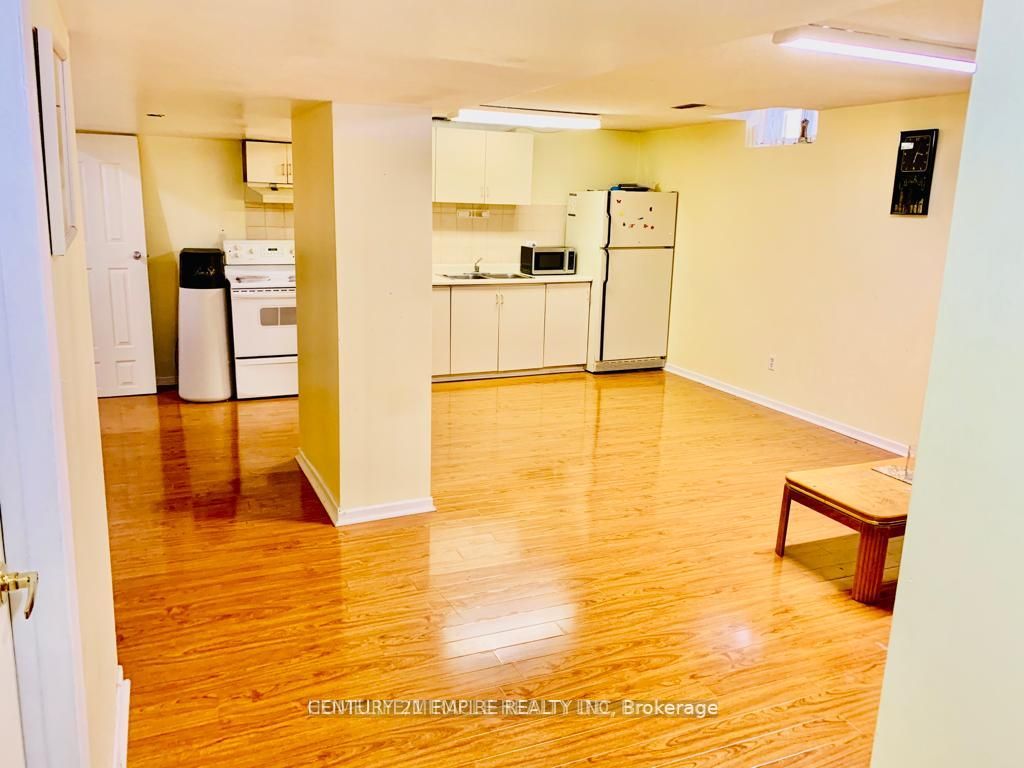 87 Sandmere Ave