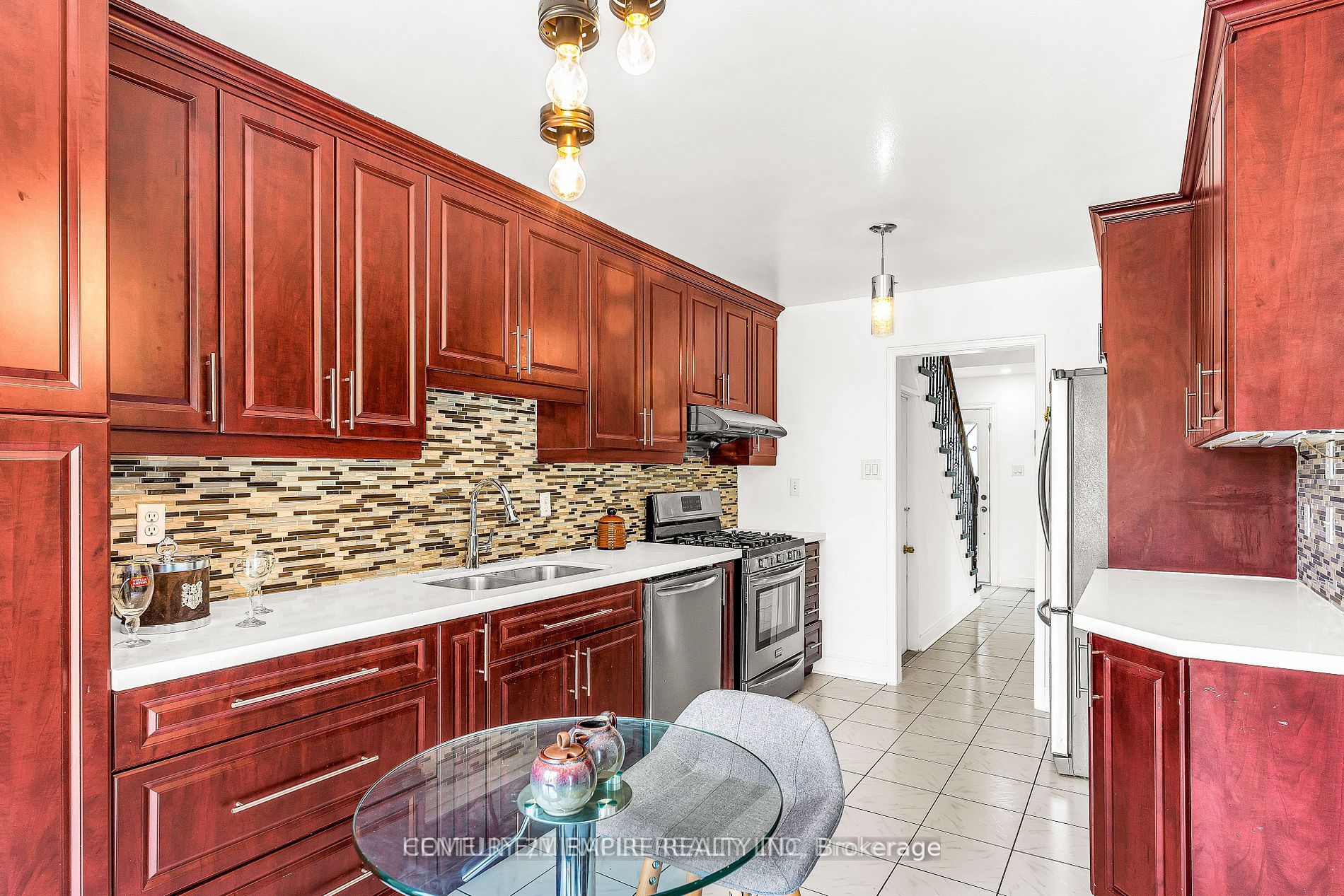 87 Sandmere Ave