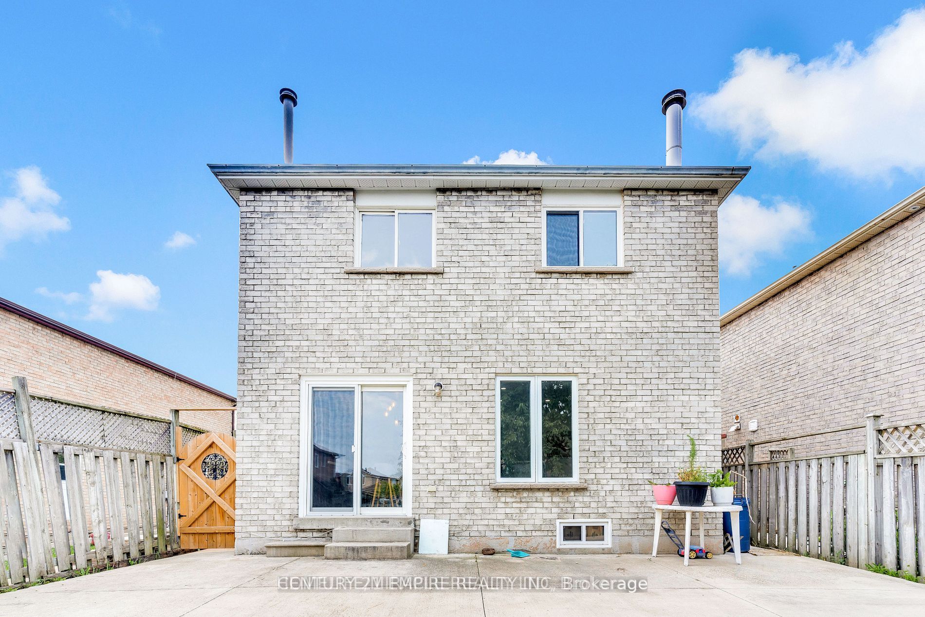 87 Sandmere Ave