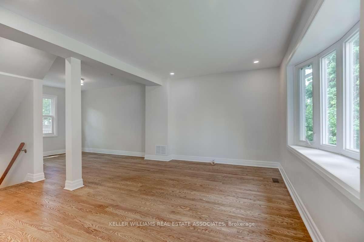 10 Joseph St