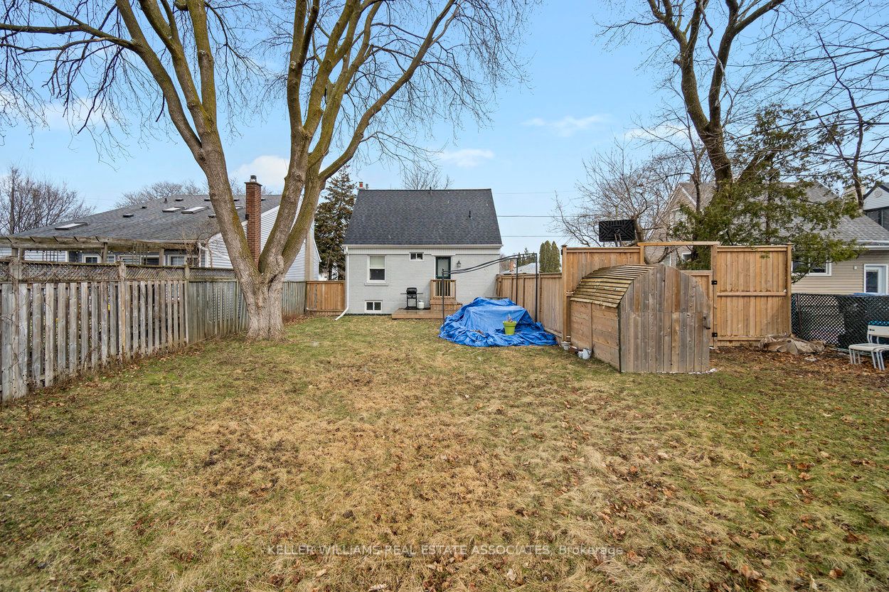 10 Joseph St